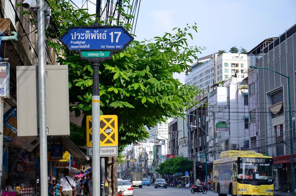 At Bangkok Hotel Экстерьер фото